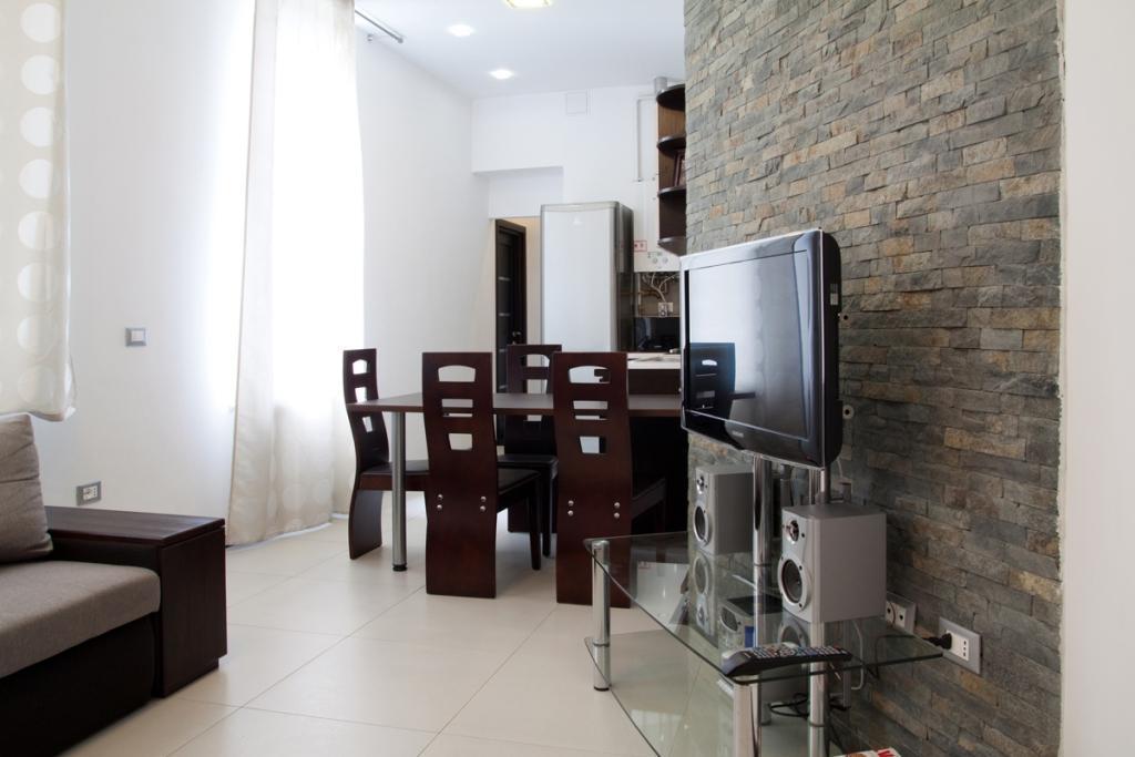 Your Comfortable Stay In Apartment Next To Opera House Lviv Exterior photo